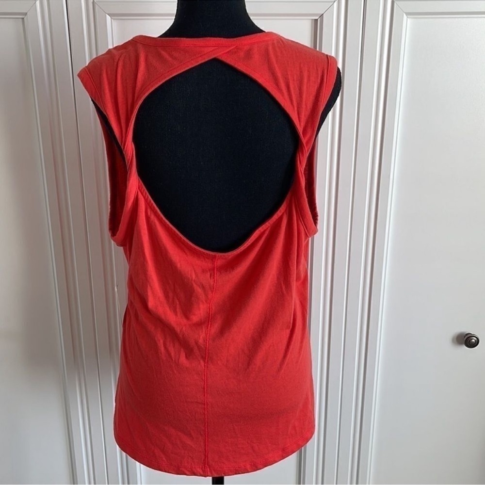 #56-NWT Anthropologie Open Back Twist Back Red Tank - Picture 3 of 5